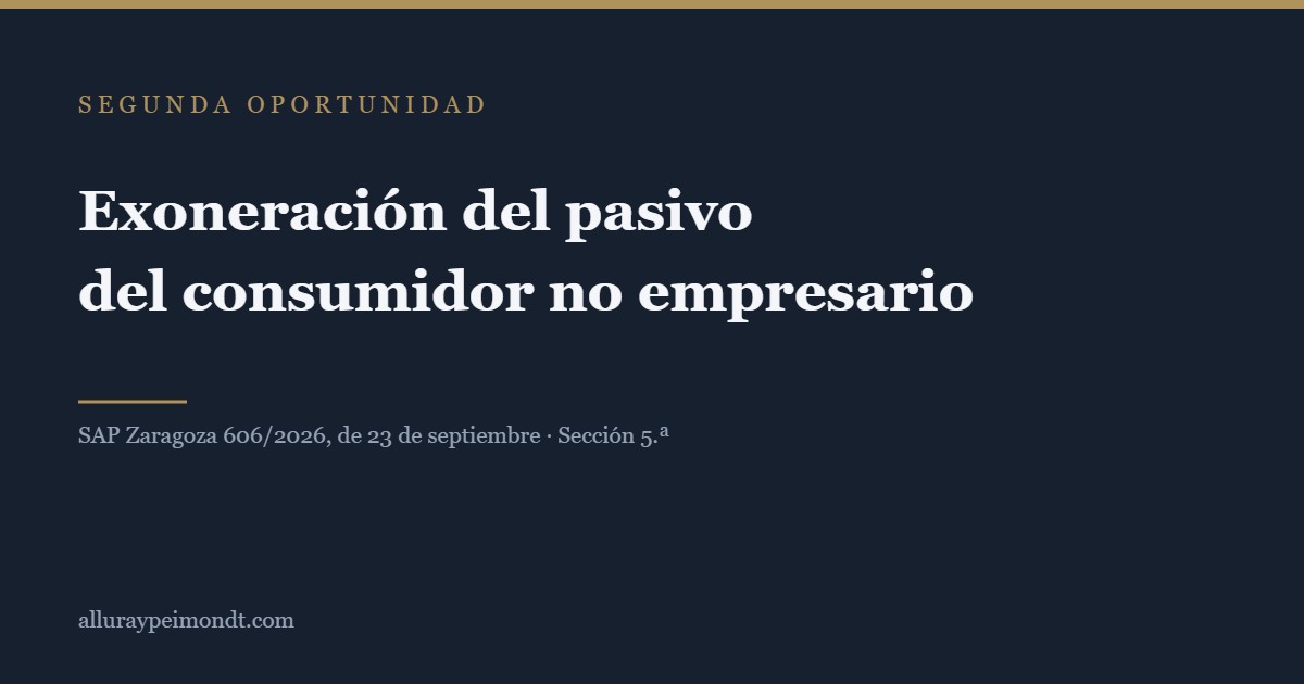 Facturas y recibos sobre una mesa